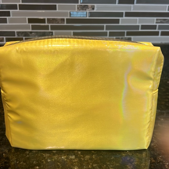 Gucci Beauty Flora Yellow Makeup Bag - Picture 8 of 8